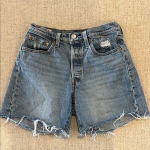 Levi’s 501 mid thigh shorts